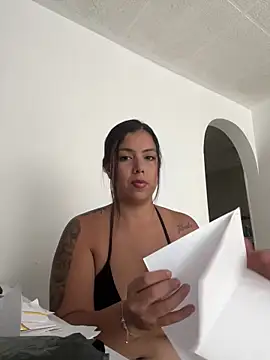 Snapshot of LICEET chatting on 09.15.25 LICEET online show from 09.15.25