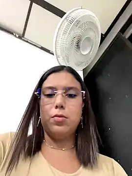 Snapshot of LICEET chatting on 09.27.25 LICEET online show from 09.27.25