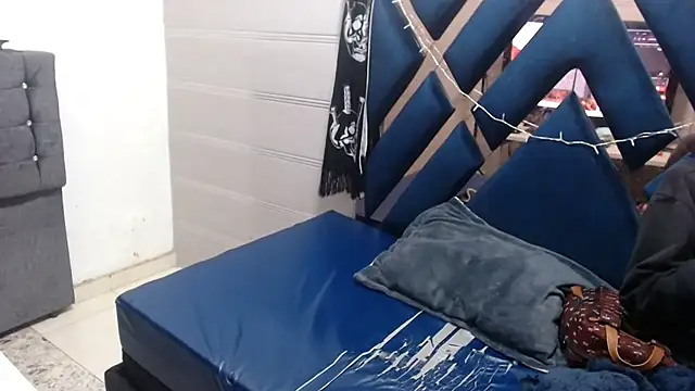 katalinathxandbritney1 online show from 01.15.26