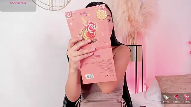 Snapshot of MartinnaGreco chatting on 11.21.25 MartinnaGreco online show from 11.21.25