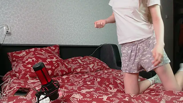 litle owl online show from 04.25.26