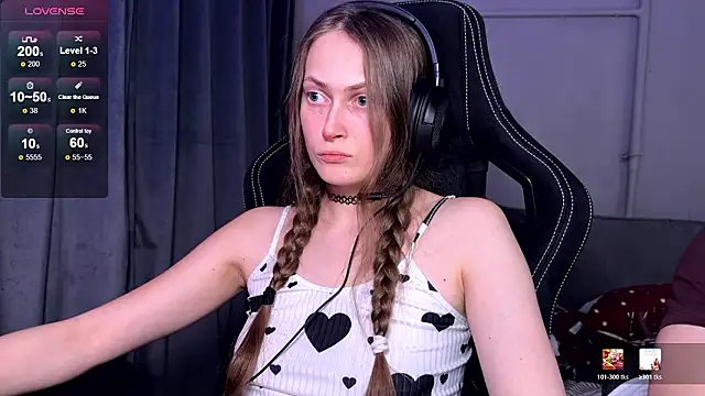 Snapshot of cutemilana_sexwife chatting on 02.04.26 cutemilana sexwife online show from 02.04.26