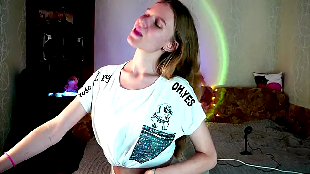 Snapshot of Luntryy chatting on 11.21.25 Luntryy online show from 11.21.25