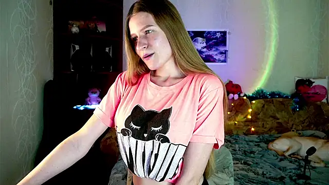 Snapshot of Luntryy chatting on 12.22.25 Luntryy online show from 12.22.25