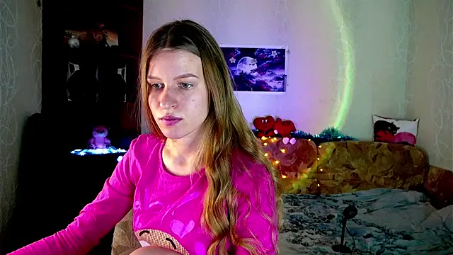 Snapshot of Luntryy chatting on 12.23.25 Luntryy online show from 12.23.25