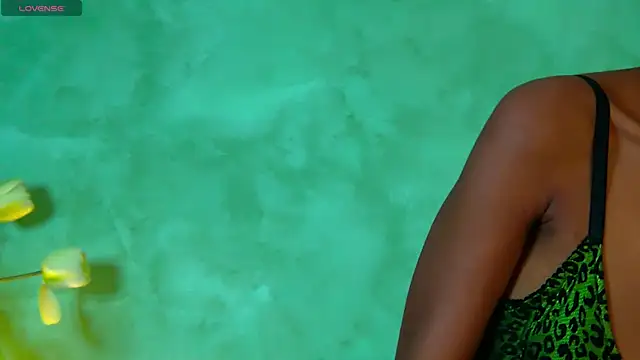 Izzie Sugar online show from 10.15.25