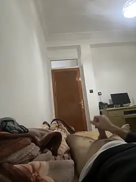 Snapshot of amnnnnnnnnnnn chatting on 12.20.25 amnnnnnnnnnnn online show from 12.20.25