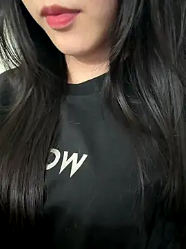 Snapshot of Desi_sara chatting on 10.04.25 Desi sara online show from 10.04.25