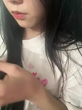 Snapshot of Desi_sara chatting on 10.11.25 Desi sara online show from 10.11.25