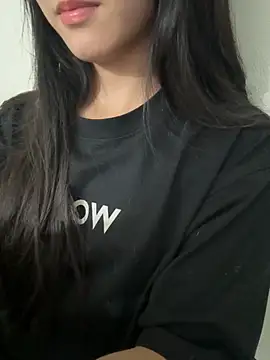 Snapshot of Desi_sara chatting on 10.24.25 Desi sara online show from 10.24.25