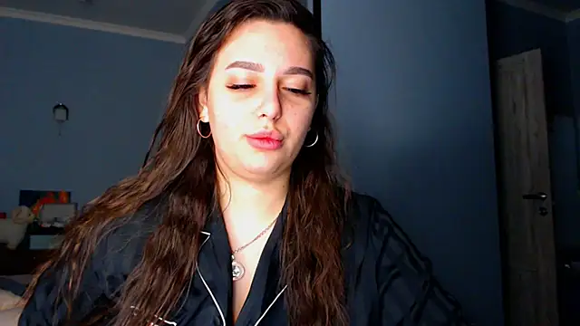 Snapshot of NikiWhite chatting on 10.16.25 NikiWhite online show from 10.16.25