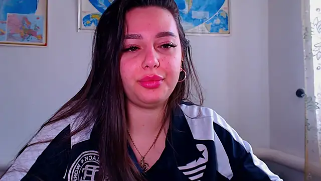 Snapshot of NikiWhite chatting on 11.13.25 NikiWhite online show from 11.13.25