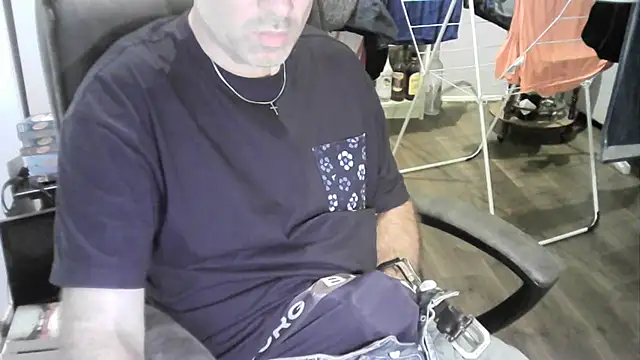 Snapshot of Chrisprngr chatting on 09.12.25 Chrisprngr online show from 09.12.25