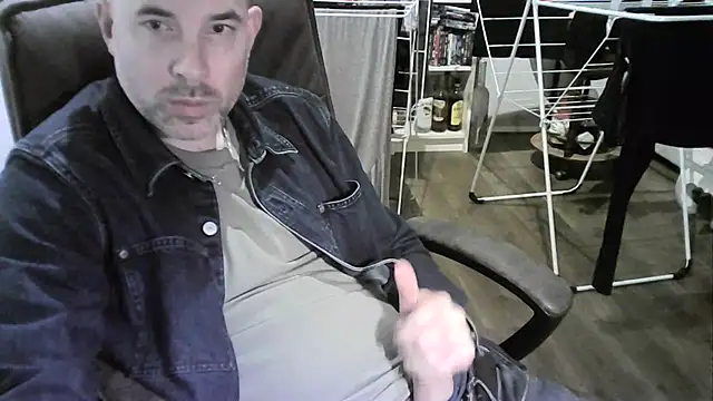 Snapshot of Chrisprngr chatting on 10.10.25 Chrisprngr online show from 10.10.25