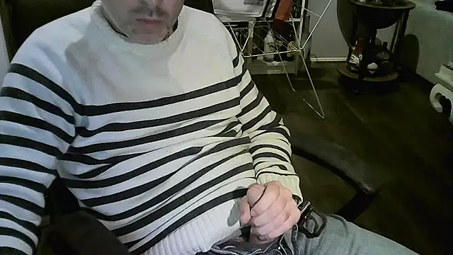 Snapshot of Chrisprngr chatting on 10.27.25 Chrisprngr online show from 10.27.25