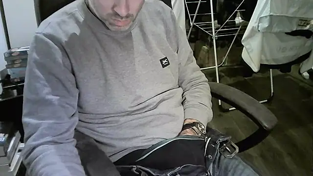 Snapshot of Chrisprngr chatting on 11.28.25 Chrisprngr online show from 11.28.25