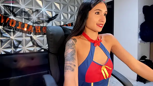 Snapshot of hellen_tease chatting on 10.29.25 hellen tease online show from 10.29.25