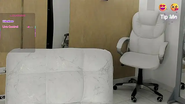 Snapshot of hellen_tease chatting on 11.12.25 hellen tease online show from 11.12.25