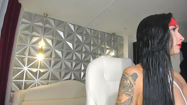 Snapshot of hellen_tease chatting on 12.22.25 hellen tease online show from 12.22.25