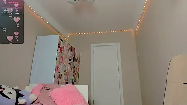 Snapshot of yoi_mika chatting on 09.15.25 yoi mika online show from 09.15.25