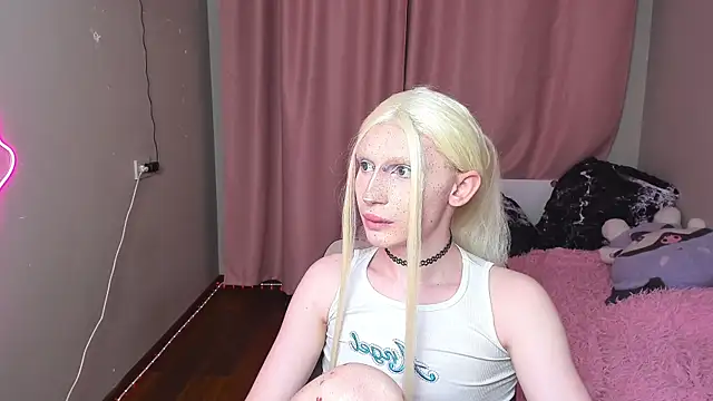 Snapshot of yoi_mika chatting on 12.02.25 yoi mika online show from 12.02.25