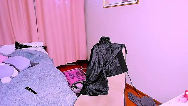 Snapshot of yoi_mika chatting on 01.08.26 yoi mika online show from 01.08.26