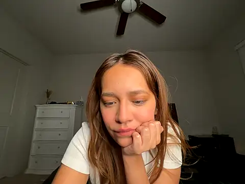 Snapshot of eurydicee chatting on 11.11.25 eurydicee online show from 11.11.25
