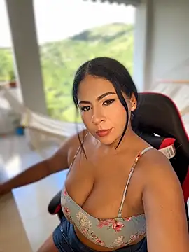 samanthahut1 online show from 04.25.26