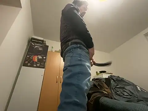 Snapshot of Salon1986 chatting on 11.30.25 Salon1986 online show from 11.30.25