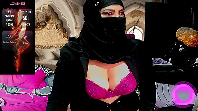 Snapshot of SultanaLayla chatting on 02.11.26 SultanaLayla online show from 02.11.26