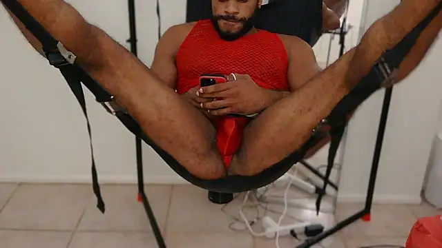 Snapshot of Piercedmuscle80 chatting on 04.28.26 Piercedmuscle80 online show from 04.28.26