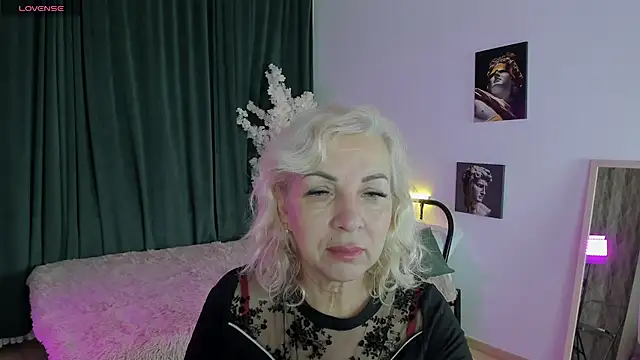 LiliaMoons online show from 11.27.25