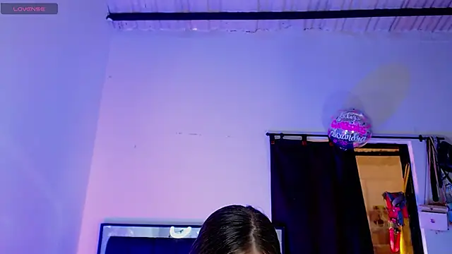 Snapshot of taniaqueen18 chatting on 10.22.25 taniaqueen18 online show from 10.22.25