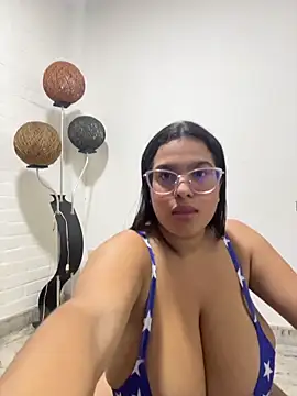 Snapshot of nathalia_correa chatting on 11.04.25 nathalia correa online show from 11.04.25