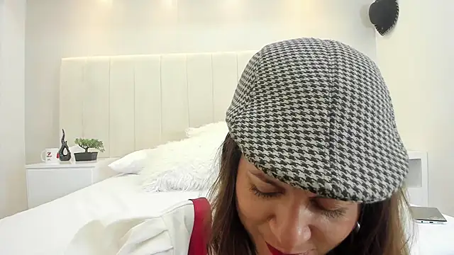 julieth var  online show from 09.27.25