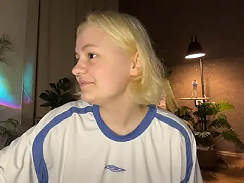 MoonIvy  online show from 05.04.26