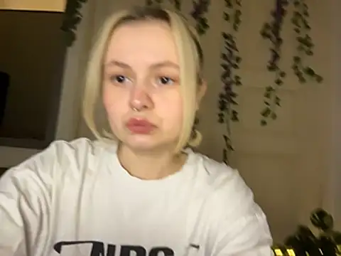 MoonIvy  online show from 07.10.26