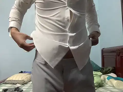 Snapshot of lahungdj12 chatting on 11.10.25 lahungdj12 online show from 11.10.25