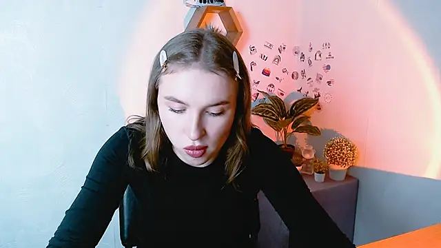 JuliaTopp  online show from 09.18.25