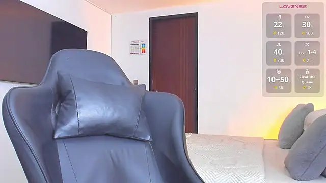 Snapshot of RJBarto chatting on 11.24.25 RJBarto online show from 11.24.25