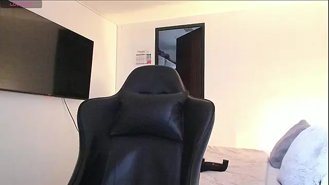 Snapshot of RJBarto chatting on 02.14.26 RJBarto online show from 02.14.26