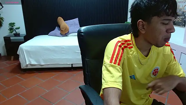 Snapshot of markbowie chatting on 02.08.26 markbowie online show from 02.08.26