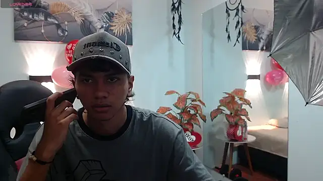 Snapshot of markbowie chatting on 02.11.26 markbowie online show from 02.11.26