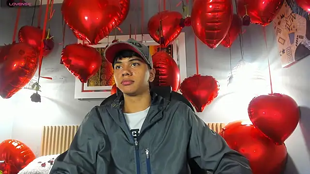 Snapshot of markbowie chatting on 02.13.26 markbowie online show from 02.13.26