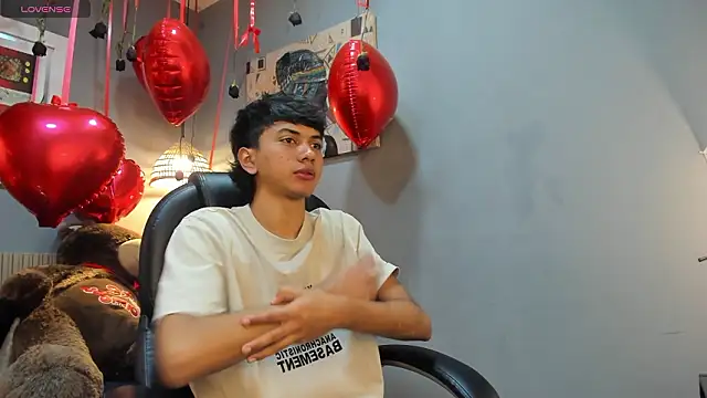 Snapshot of markbowie chatting on 02.19.26 markbowie online show from 02.19.26