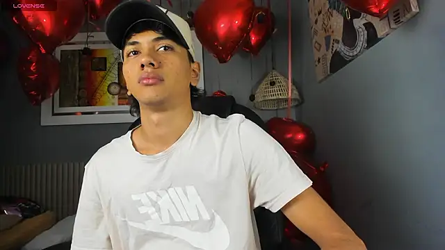 Snapshot of markbowie chatting on 02.20.26 markbowie online show from 02.20.26