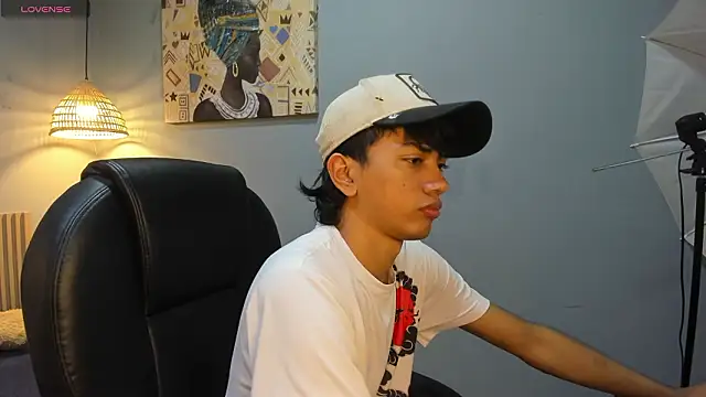 Snapshot of markbowie chatting on 03.03.26 markbowie online show from 03.03.26