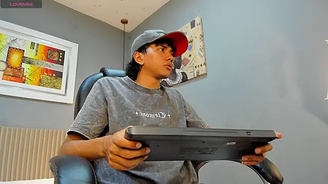 Snapshot of markbowie chatting on 03.11.26 markbowie online show from 03.11.26