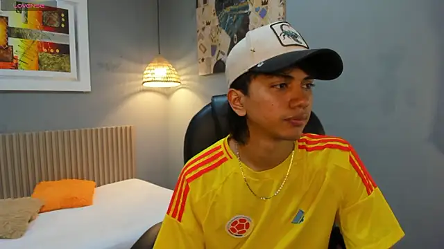 Snapshot of markbowie chatting on 03.12.26 markbowie online show from 03.12.26