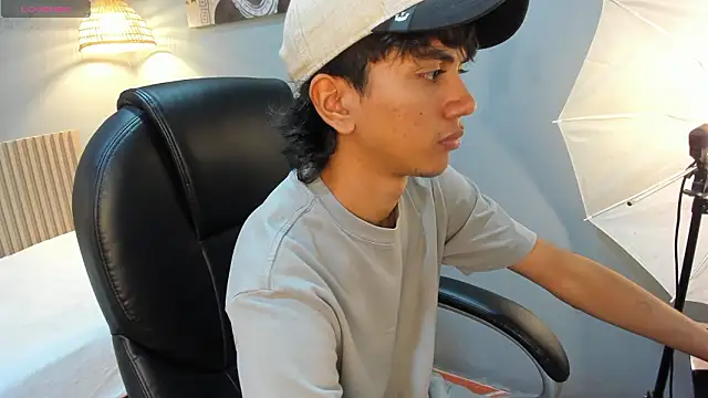 Snapshot of markbowie chatting on 03.14.26 markbowie online show from 03.14.26